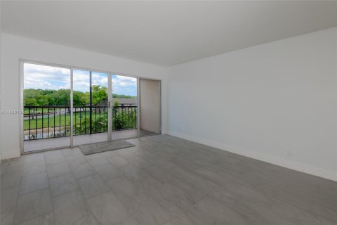 Condo in Sunrise, Florida, 2 bedrooms  № 1386057 - photo 5