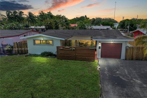 House in Fort Lauderdale, Florida 3 bedrooms, 159.42 sq.m. № 1386055 - photo 1