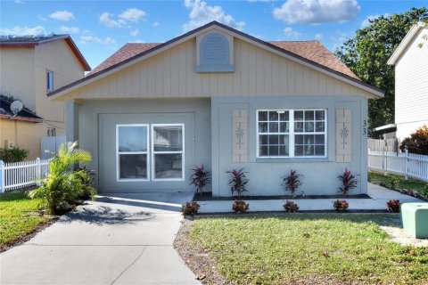 Casa en venta en Lakeland, Florida, 3 dormitorios, 135.64 m2 № 917605 - foto 1