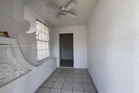 Propiedad comercial en venta en Miami, Florida, 125.98 m2 № 1357260 - foto 7