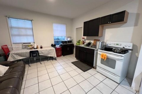 Propiedad comercial en venta en Miami, Florida, 125.98 m2 № 1357260 - foto 4