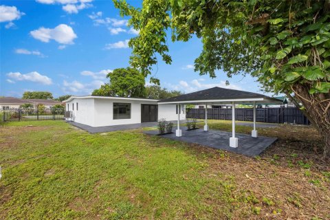 Villa ou maison à vendre à Miami, Floride: 4 chambres, 166.67 m2 № 1357259 - photo 25