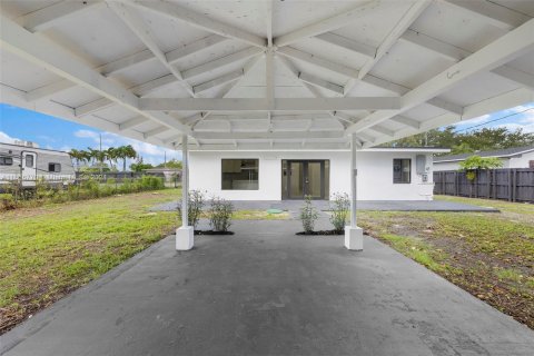 Villa ou maison à vendre à Miami, Floride: 4 chambres, 166.67 m2 № 1357259 - photo 26