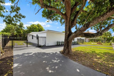 Villa ou maison à vendre à Miami, Floride: 4 chambres, 166.67 m2 № 1357259 - photo 28