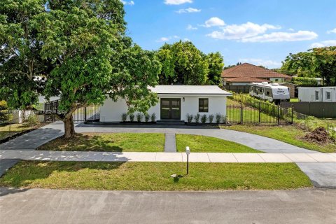 Villa ou maison à vendre à Miami, Floride: 4 chambres, 166.67 m2 № 1357259 - photo 30