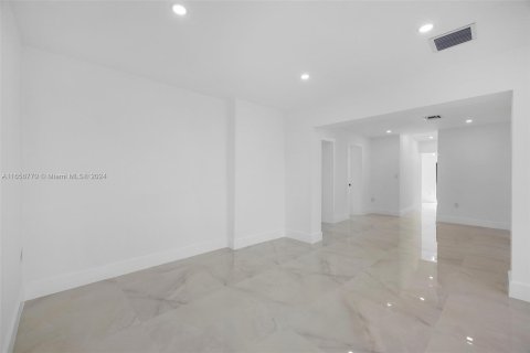 Casa en venta en Miami, Florida, 4 dormitorios, 166.67 m2 № 1357259 - foto 12