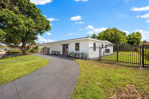 Villa ou maison à vendre à Miami, Floride: 4 chambres, 166.67 m2 № 1357259 - photo 29