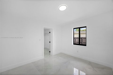 Villa ou maison à vendre à Miami, Floride: 4 chambres, 166.67 m2 № 1357259 - photo 21