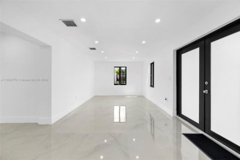 Casa en venta en Miami, Florida, 4 dormitorios, 166.67 m2 № 1357259 - foto 9