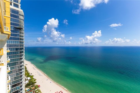 Condominio en venta en Sunny Isles Beach, Florida, 5 dormitorios, 410.16 m2 № 1357166 - foto 27