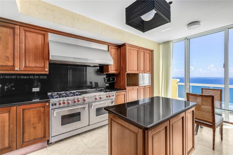 Condominio en venta en Sunny Isles Beach, Florida, 5 dormitorios, 410.16 m2 № 1357166 - foto 12