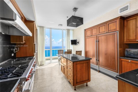 Condominio en venta en Sunny Isles Beach, Florida, 5 dormitorios, 410.16 m2 № 1357166 - foto 10