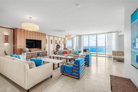 Condominio en venta en Sunny Isles Beach, Florida, 5 dormitorios, 410.16 m2 № 1357166 - foto 1