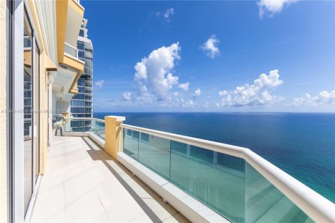 Condominio en venta en Sunny Isles Beach, Florida, 5 dormitorios, 410.16 m2 № 1357166 - foto 25