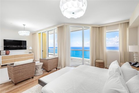 Condominio en venta en Sunny Isles Beach, Florida, 5 dormitorios, 410.16 m2 № 1357166 - foto 14