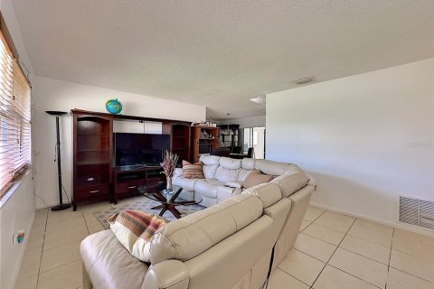 House in Boynton Beach, Florida 3 bedrooms, 125.88 sq.m. № 1402029 - photo 19