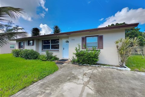 House in Boynton Beach, Florida 3 bedrooms, 125.88 sq.m. № 1402029 - photo 1