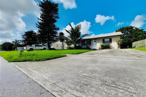 House in Boynton Beach, Florida 3 bedrooms, 125.88 sq.m. № 1402029 - photo 13