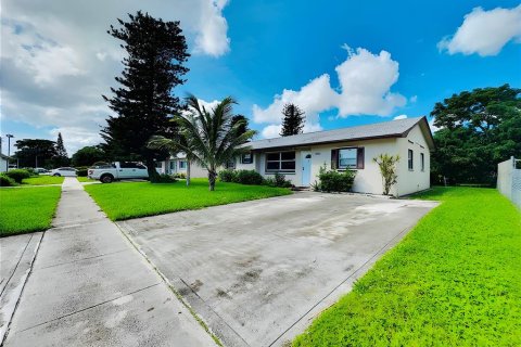 House in Boynton Beach, Florida 3 bedrooms, 125.88 sq.m. № 1402029 - photo 12