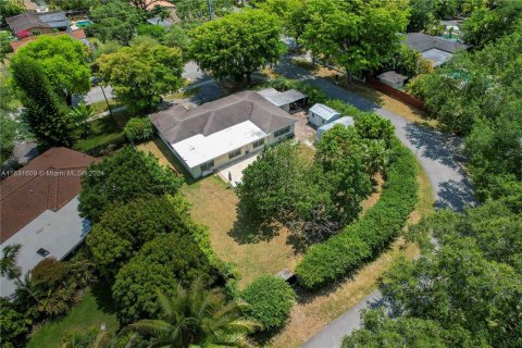 Villa ou maison à vendre à Miami, Floride: 4 chambres, 244.89 m2 № 1293403 - photo 3