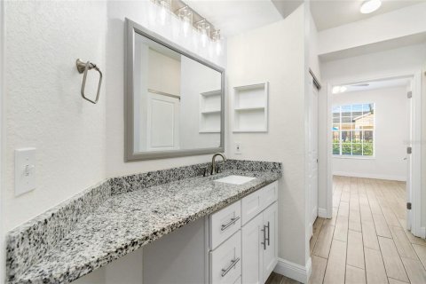 Condo in Tampa, Florida, 1 bedroom  № 1407604 - photo 12