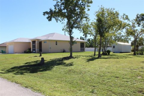 House in Port Charlotte, Florida 3 bedrooms, 184.23 sq.m. № 1385220 - photo 4