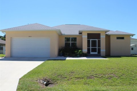 House in Port Charlotte, Florida 3 bedrooms, 184.23 sq.m. № 1385220 - photo 1