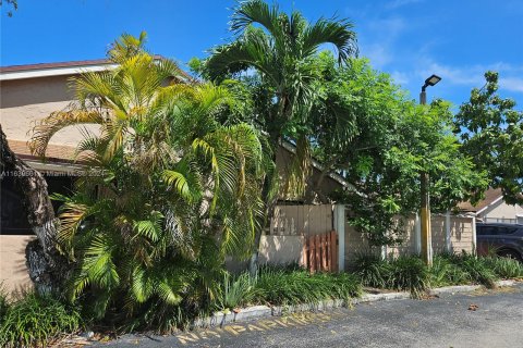 Townhouse in Miami, Florida 3 bedrooms, 115.2 sq.m. № 1315828 - photo 5