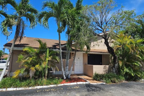 Townhouse in Miami, Florida 3 bedrooms, 115.2 sq.m. № 1315828 - photo 2