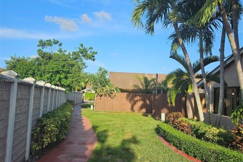 Townhouse in Miami, Florida 3 bedrooms, 115.2 sq.m. № 1315828 - photo 27