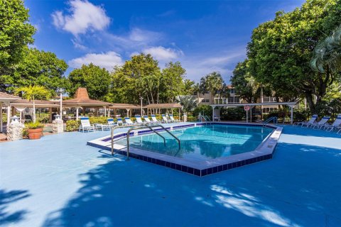 Condo in Lauderdale Lakes, Florida, 1 bedroom  № 1172490 - photo 7