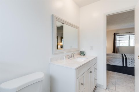 Condo in Lauderdale Lakes, Florida, 1 bedroom  № 1172490 - photo 24