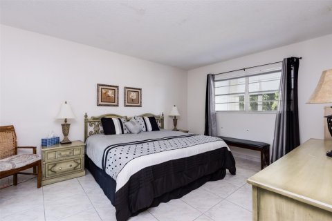 Condo in Lauderdale Lakes, Florida, 1 bedroom  № 1172490 - photo 23