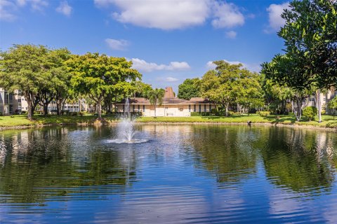 Condo in Lauderdale Lakes, Florida, 1 bedroom  № 1172490 - photo 14