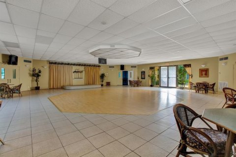 Condo in Lauderdale Lakes, Florida, 1 bedroom  № 1172490 - photo 10