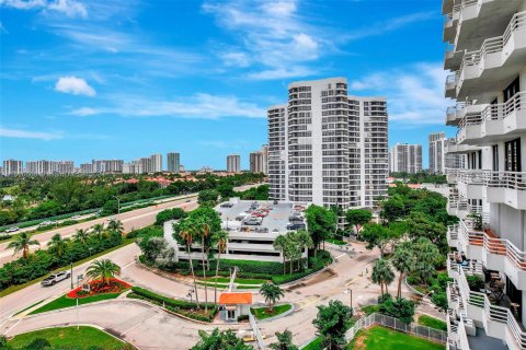 Condo in Aventura, Florida, 2 bedrooms  № 1324655 - photo 27