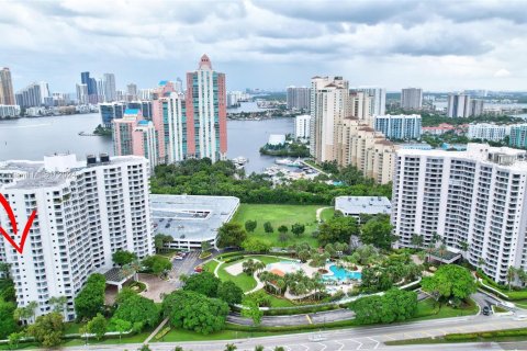 Condo in Aventura, Florida, 2 bedrooms  № 1324655 - photo 1