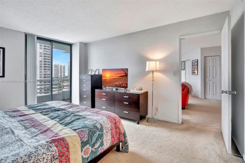 Condo in Aventura, Florida, 2 bedrooms  № 1324655 - photo 20