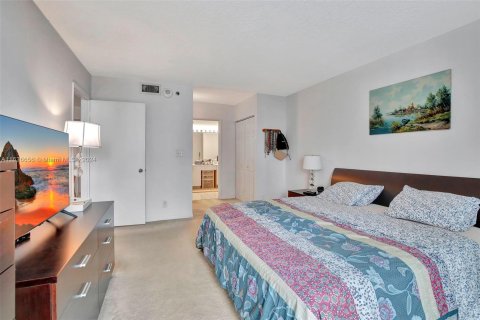 Condo in Aventura, Florida, 2 bedrooms  № 1324655 - photo 22