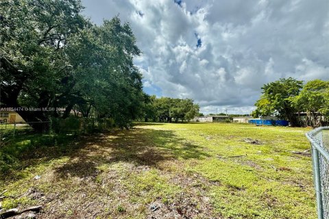 Propiedad comercial en venta en Miami Gardens, Florida № 1348986 - foto 10