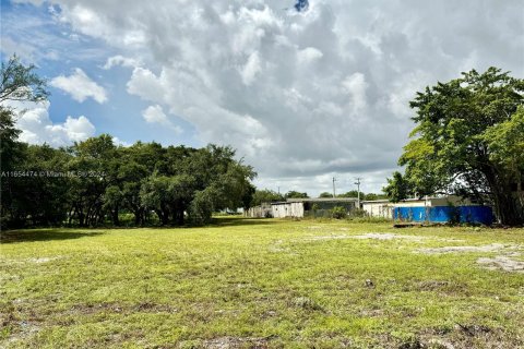 Commercial property in Miami Gardens, Florida № 1348986 - photo 9