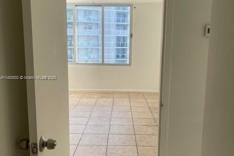 Condo in Miami Beach, Florida, 1 bedroom  № 720219 - photo 9