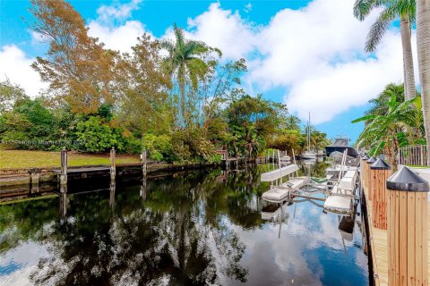 Casa en venta en Fort Lauderdale, Florida, 3 dormitorios № 1187090 - foto 16