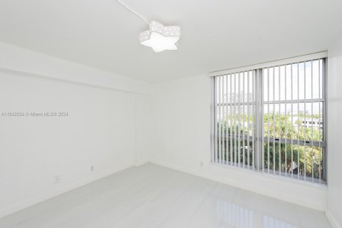 Condo in Aventura, Florida, 2 bedrooms  № 1328553 - photo 15