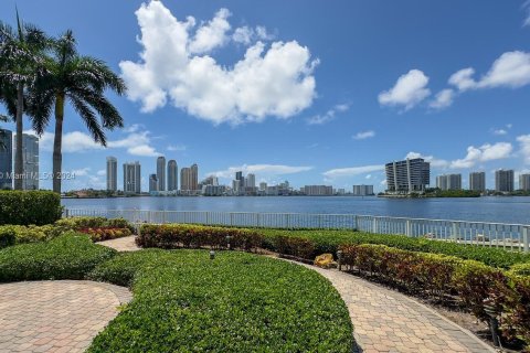 Condo in Aventura, Florida, 2 bedrooms  № 1328553 - photo 23