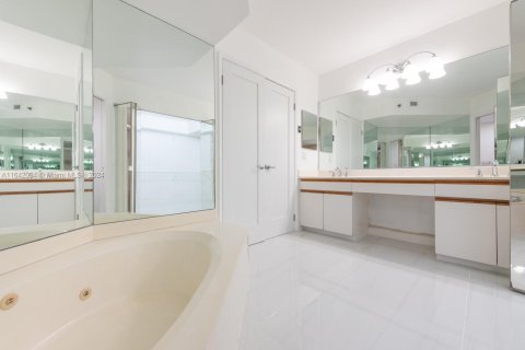 Condo in Aventura, Florida, 2 bedrooms  № 1328553 - photo 14