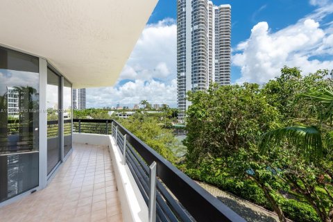 Condo in Aventura, Florida, 2 bedrooms  № 1328553 - photo 5