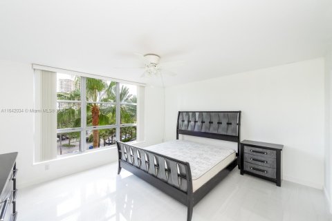 Condo in Aventura, Florida, 2 bedrooms  № 1328553 - photo 11