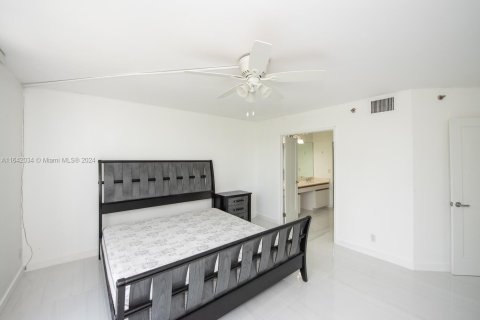 Condo in Aventura, Florida, 2 bedrooms  № 1328553 - photo 12