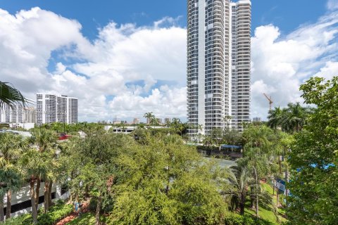 Condo in Aventura, Florida, 2 bedrooms  № 1328553 - photo 6